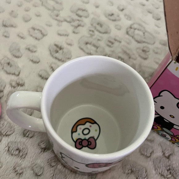 Hello Kitty items from Hello Kitty Cafe Truck from 2017 - Picture 16 of 16